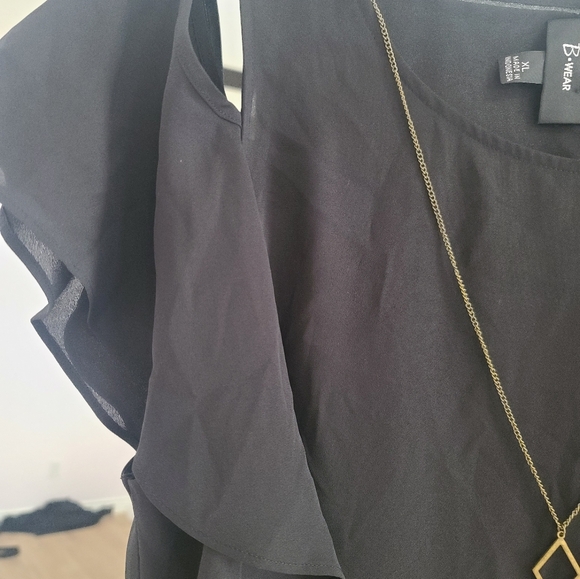 B-Wear NWOT XL black cold shoulder blouse with necklace. Very pretty! - Picture 4 of 7
